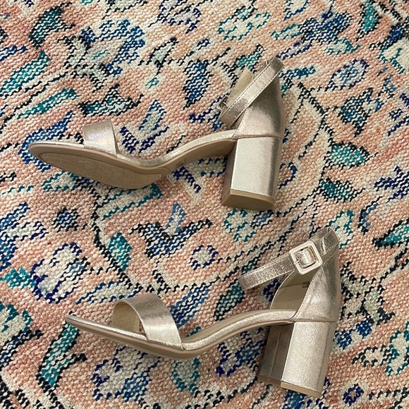 Gold metallic chunky heels - Picture 2 of 2